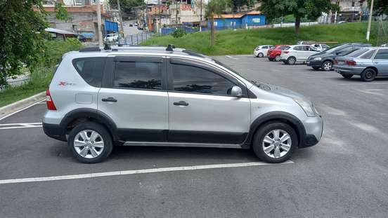 NISSAN-LIVINA-2012