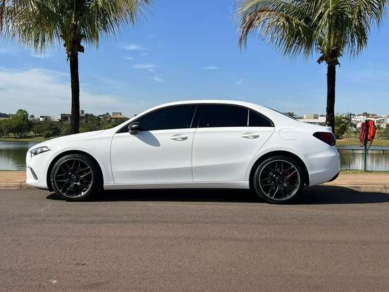 MERCEDES-BENZ-A 200-2019