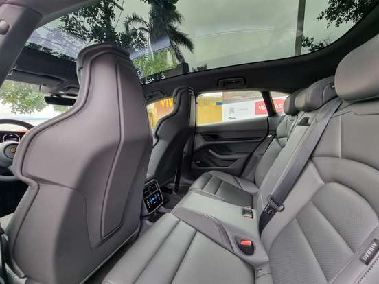PORSCHE-TAYCAN-2022