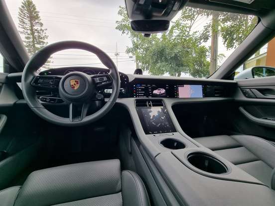 PORSCHE-TAYCAN-2022