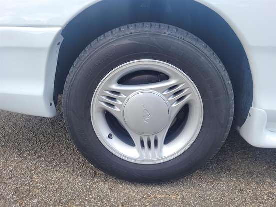 FORD-MUSTANG-1995