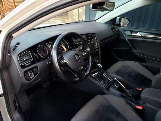 VOLKSWAGEN-GOLF-2014