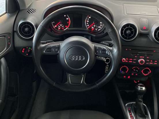 AUDI-A1-1.4 TFSI ATTRACTION 16V 122CV GASOLINA 2P AUTOMÁTICO AUDI-A1-2011