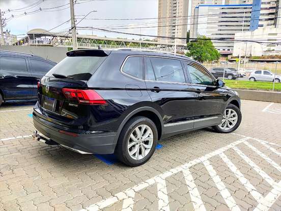 VOLKSWAGEN-TIGUAN-2018
