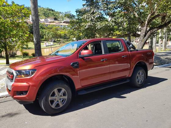 FORD RANGER 2.2 XLS 4X4 CD 16V DIESEL 4P AUTOMÁTICO