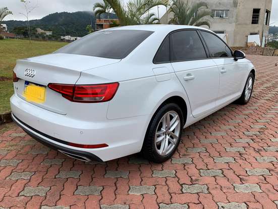 AUDI-A4-2019