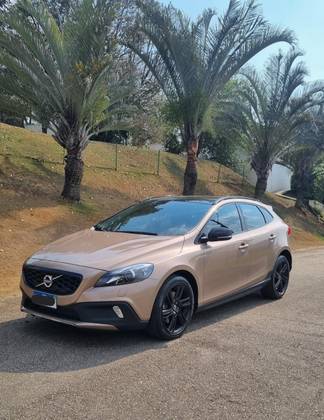 VOLVO V40 2.0 T5 CROSS COUNTRY AWD TURBO GASOLINA 4P AUTOMÁTICO