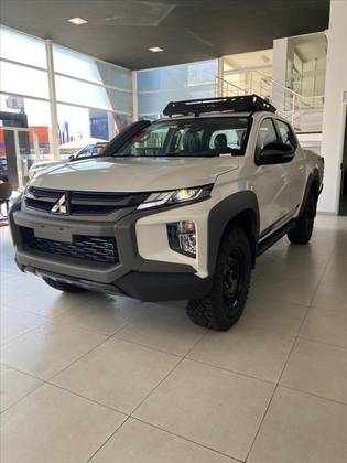 MITSUBISHI L200 TRITON 2.4 16V TURBO DIESEL SPORT SAVANA CD 4P 4X4 AUTOMÁTICO