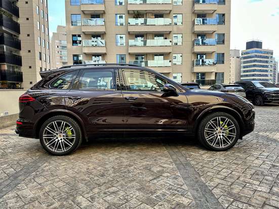 PORSCHE-CAYENNE-2017