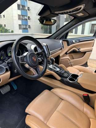 PORSCHE-CAYENNE-2017