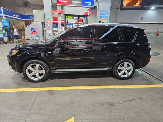 MITSUBISHI-OUTLANDER-2009