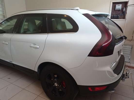 VOLVO-XC60-2012