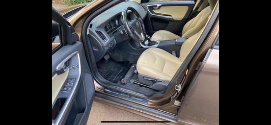VOLVO-XC60-2015