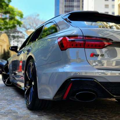 AUDI-RS6-2021