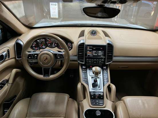 PORSCHE-CAYENNE-2014