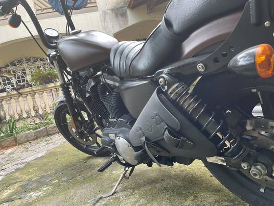 HARLEY-DAVIDSON SPORTSTER IRON 883 
