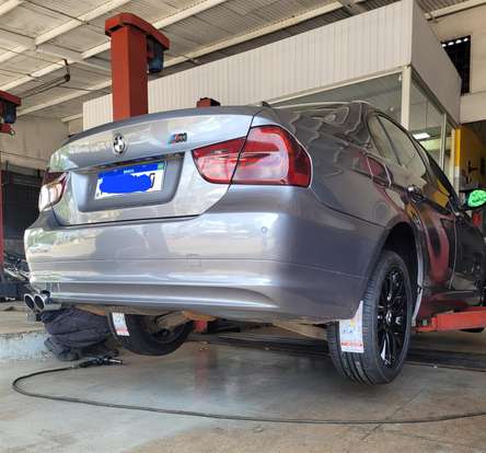 BMW-320i-2008