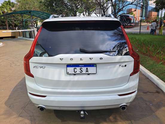 VOLVO-XC90-2017