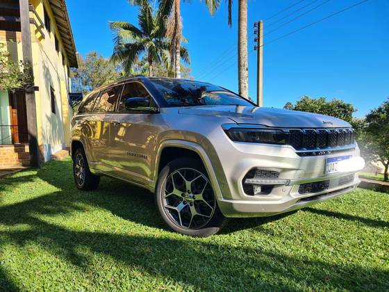 JEEP COMMANDER 2.0 TD380 TURBO DIESEL OVERLAND AT9