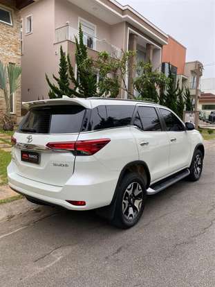 TOYOTA-HILUX SW4-2.8 SRX DIAMOND 4X4 7 LUGARES 16V TURBO INTERCOOLER DIESEL 4P AUTOMÁTICO TOYOTA-HILUX SW4-2019