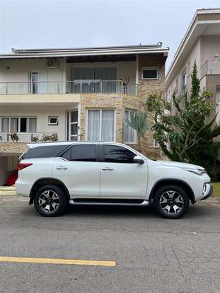 TOYOTA-HILUX SW4-2.8 SRX DIAMOND 4X4 7 LUGARES 16V TURBO INTERCOOLER DIESEL 4P AUTOMÁTICO TOYOTA-HILUX SW4-2019