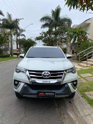 TOYOTA-HILUX SW4-2.8 SRX DIAMOND 4X4 7 LUGARES 16V TURBO INTERCOOLER DIESEL 4P AUTOMÁTICO TOYOTA-HILUX SW4-2019
