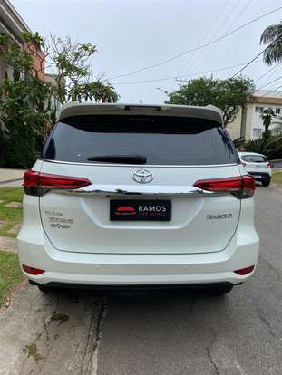 TOYOTA-HILUX SW4-2.8 SRX DIAMOND 4X4 7 LUGARES 16V TURBO INTERCOOLER DIESEL 4P AUTOMÁTICO TOYOTA-HILUX SW4-2019