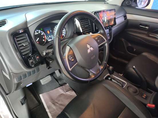 MITSUBISHI-OUTLANDER-2014