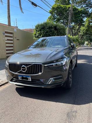 VOLVO XC60 2.0 T8 HYBRID MOMENTUM AWD GEARTRONIC