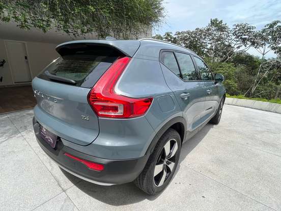 VOLVO-XC40-2.0 T4 GASOLINA MOMENTUM GEARTRONIC VOLVO-XC40-2020