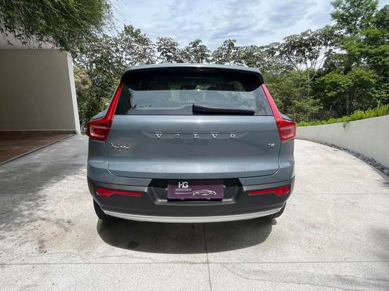 VOLVO-XC40-2020