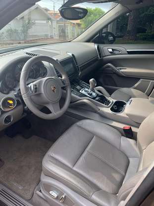 PORSCHE-CAYENNE-2012