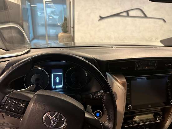 TOYOTA-HILUX SW4-2020