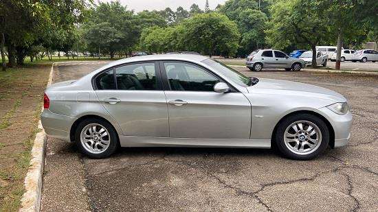 BMW-320i-2005