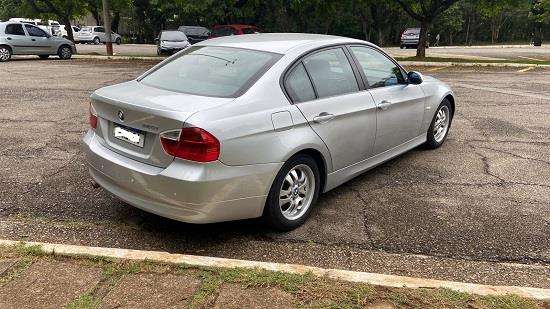 BMW-320i-2005