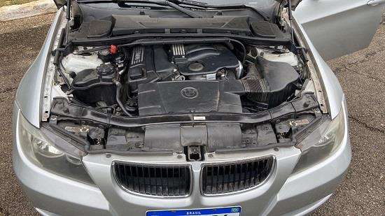 BMW-320i-2005