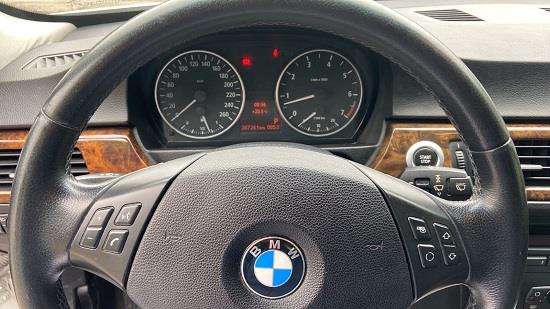 BMW-320i-2005