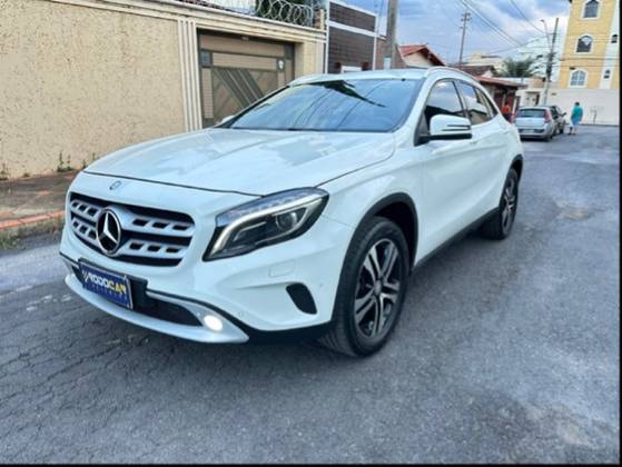 MERCEDES-BENZ GLA 200 1.6 CGI ADVANCE 16V TURBO FLEX 4P AUTOMÁTICO