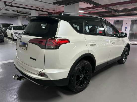 TOYOTA-RAV4-2018
