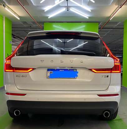 VOLVO-XC60-2.0 T5 GASOLINA MOMENTUM AWD GEARTRONIC VOLVO-XC60-2020