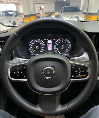 VOLVO-XC60-2.0 T5 GASOLINA MOMENTUM AWD GEARTRONIC VOLVO-XC60-2020