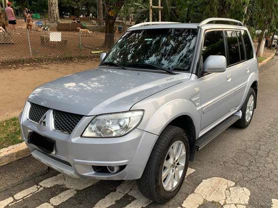 MITSUBISHI-PAJERO TR4-2.0 4X4 16V 140CV FLEX 4P AUTOMÁTICO MITSUBISHI-PAJERO TR4-2010