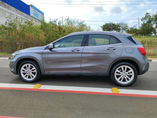 MERCEDES-BENZ-GLA 200-2016