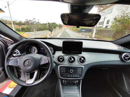 MERCEDES-BENZ-GLA 200-2016