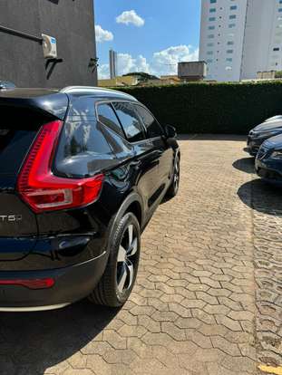 VOLVO-XC40-2019