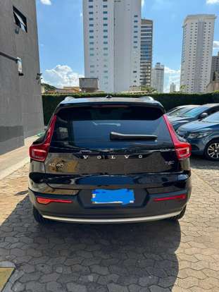 VOLVO-XC40-2019