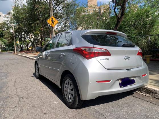 HYUNDAI HB20 1.0 COMFORT PLUS 12V FLEX 4P MANUAL