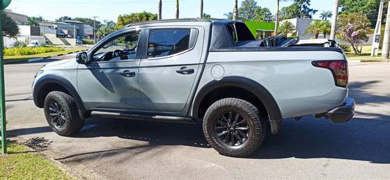MITSUBISHI L200 TRITON 2.4 16V TURBO DIESEL SPORT HPE-S CD 4P 4X4 AUTOMÁTICO