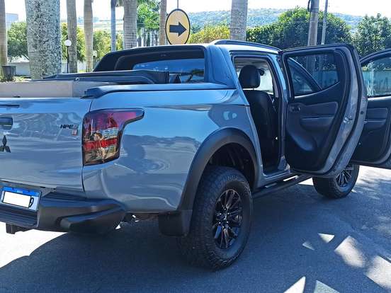 MITSUBISHI-L200 TRITON-2.4 16V TURBO DIESEL SPORT HPE-S CD 4P 4X4 AUTOMÁTICO MITSUBISHI-L200 TRITON-2019