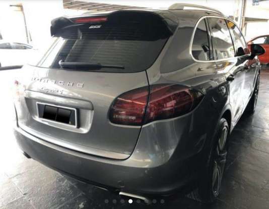 PORSCHE-CAYENNE-2010